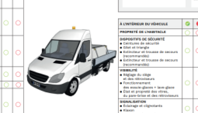 Je vérifie le fourgon plateau et/ou benne avant de prendre le volant